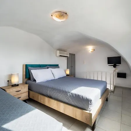 Honeymoon 4* Perivolos (Santorini)