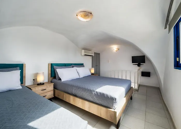 Honeymoon 4* Perivolos (Santorini)