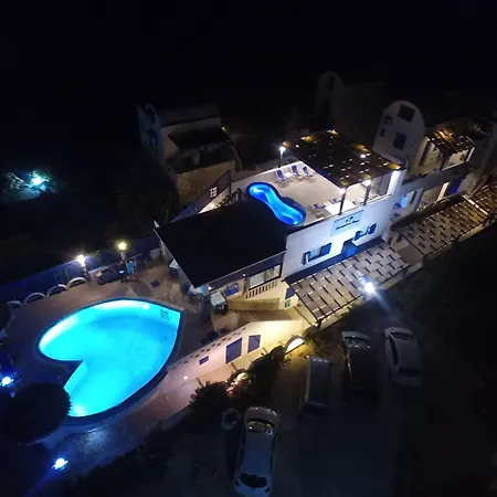 Honeymoon 4* Perivolos (Santorini)